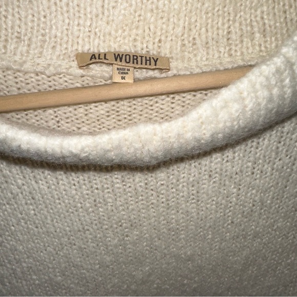 EUC All Worthy Sweater - Picture 3 of 3